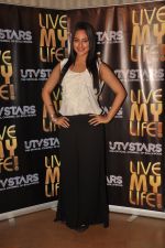 Sonakshi Sinha Promotes LIve My Life on UTV Stars in Bandra, Mumbai on 30th Aug 2011 (4).JPG